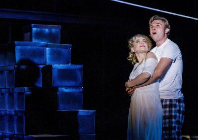 Brenda Strong (Lila Coogan) and Frank Abagnale Jr (Ian Ward) fall in love